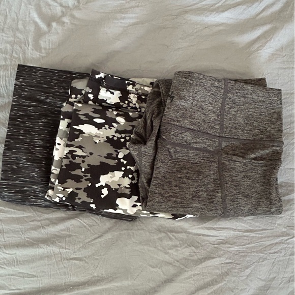 3 Women’s leggings size Medium - Picture 1 of 10